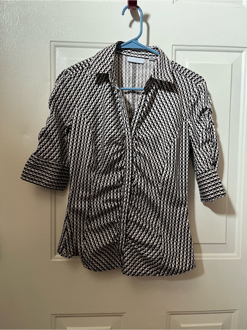 New York and company Black & White Geometric women’s Button-Up Shirt